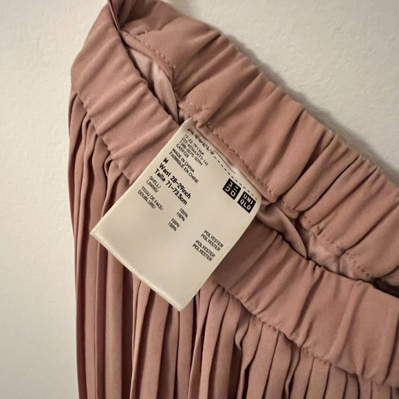 Uniqlo pink pleated skirt, size medium - Picture 5 of 5